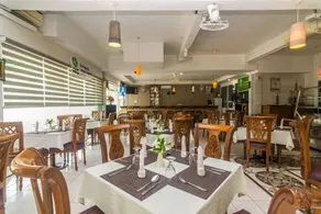 Zeke Hotel by OYO Rooms - Image 2