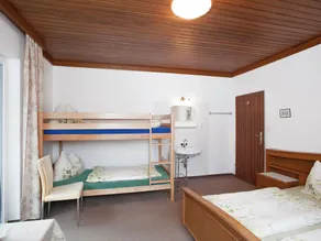 Cozy Chalet with Sauna in Zell am See, Salzburg - Image 2
