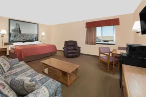 Super 8 by Wyndham Dalhart - Image 4