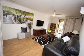 Central Wagga Apartment - Image 5