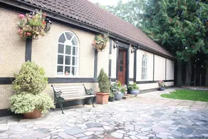 Kings Paget Hotel - Image 2