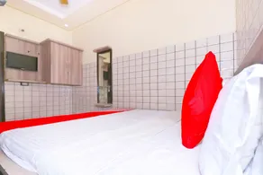 Hotel The Great by OYO Rooms - Image 2