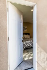Charming Studio in Hayward - Image 3
