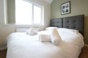 Solihull/NEC/Airport 3 BR Semi-detached House - Image 2