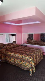 Sharns Motel - Image 5