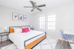 Sola 1BR Work Play Close to Downtown - Image 2