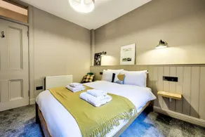 Stylishly Presented City Centre Apartment - Image 4