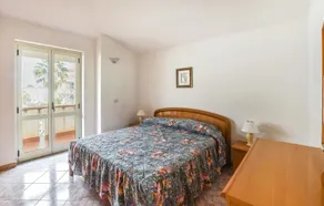 Awesome Apartment in Nicotera Marina With Wifi and 3 Bedrooms - Image 2