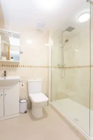 Modern 2 Bedroom Apartment in the Heart of London - Image 3