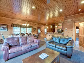 The Great Escape II 5 Bedroom Mountain View Home with Hot Tub - Image 3