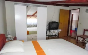 Cosy Apartment Near the Beach in Zubovici, Croatia - Image 2