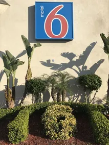 Motel 6 Newport Beach - Image 4