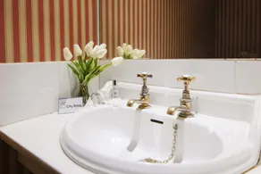 The Knightsbridge Nest - AMQ - Image 4