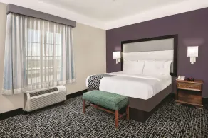 La Quinta Inn & Suites by Wyndham Houston Rosenberg - Image 3