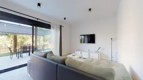 Beachfront - 2 Bedrooms - 4 Guests - Barbecue - Image 5