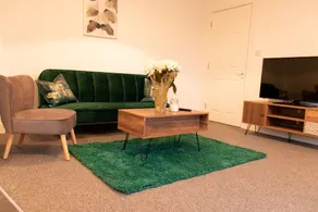 Livestay - 2 Bed Apartment Free Parking Heathrow - Image 2