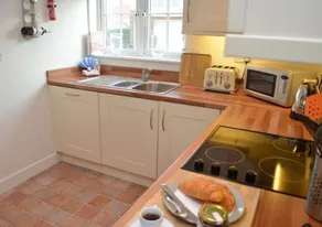 Saltmarsh Cottage - Image 2