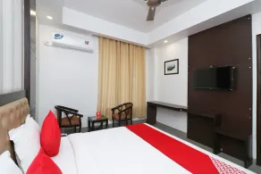 Hotel Nano by OYO Rooms - Image 2