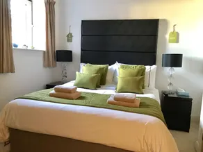 Southampton City Centre Apartment - Image 2