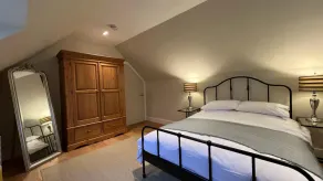 NEW 1BD Contemporary Home Upper Dunblane - Image 2