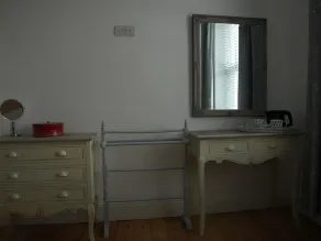 Gentian House - Image 3