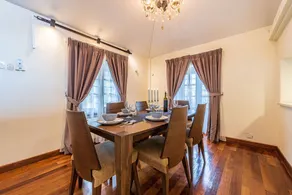 9225sf 6BR 27PAX Private Pool Villa, 1km to KLCC - Image 2
