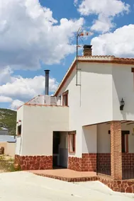 House With 4 Bedrooms in Yeste, With Wonderful Mountain View, Pool Access and Enclosed Garden - Image 4