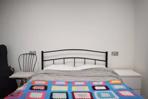 Modern 1 Bedroom Flat With Balcony Near Canary Wharf - Image 4