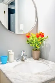 Charming 2BR Apartment In Downtown Hamilton - Image 4