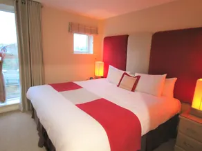 Curzon Place - Image 2