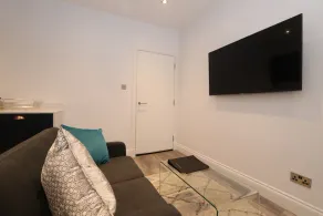 Dollar Apartments at 39 - Image 5