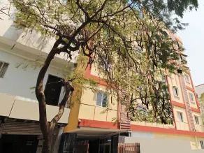 Royal Emirates Banjara by OYO Rooms - Image 4