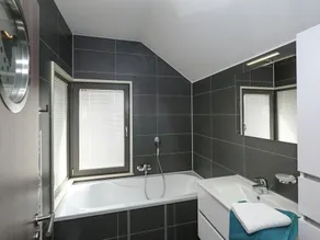 Comfortable Villa With Stove, Located in a Lake Area - Image 2