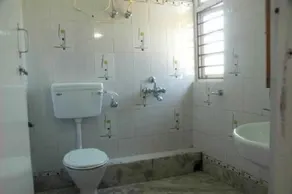Hotel The Komfort Inn - Image 4