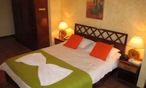 Las Cumbres Inn - Image 3