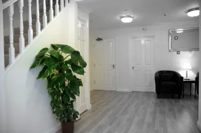 White Gates Hotel - Image 2