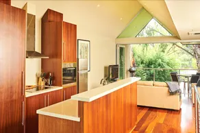 No.6 - Luxury Private Haven in the Heart of Bright - Image 4