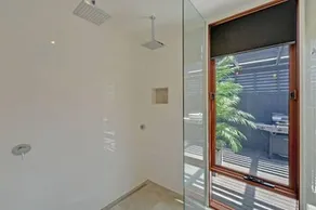 Amazing Unique Five-Star Waterfront Retreat - Image 3