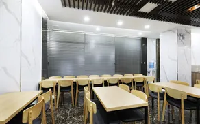 Hotel Grand Suite - Image 3