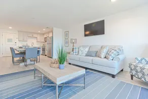 Harbourtown Suites Luxury Condo - Image 2