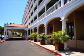 Studio retreat at Lahaina Shores with pool, hot tub, AC, and mountain views-Lahaina Shores 204 - Image 5