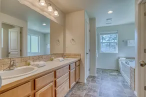 Riverbend House - Image 4