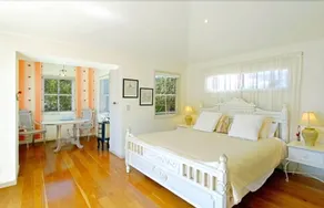 Chez Byron - Image 2