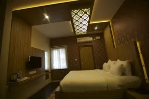 FabHotel Grand Savoury Suites - Image 2