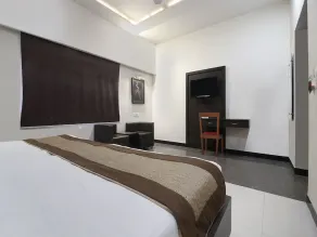 Capital O 9367 Hotel Agra Cantt - Image 2