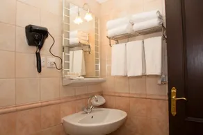 Al Nosour Al Mohajreen Hotel - Image 5