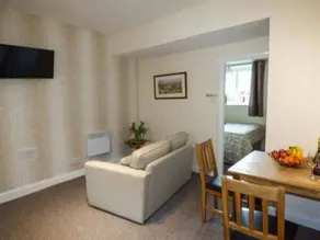 Garden Cottage - Image 4