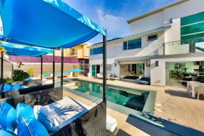 Hollywood Estate with Stunning Views - Image 2