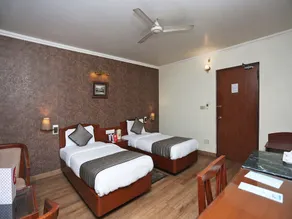 Oyo 3499 Tekarees Inn - Image 2