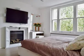 Bright and Stylish Apartment In Little Venice - Image 4